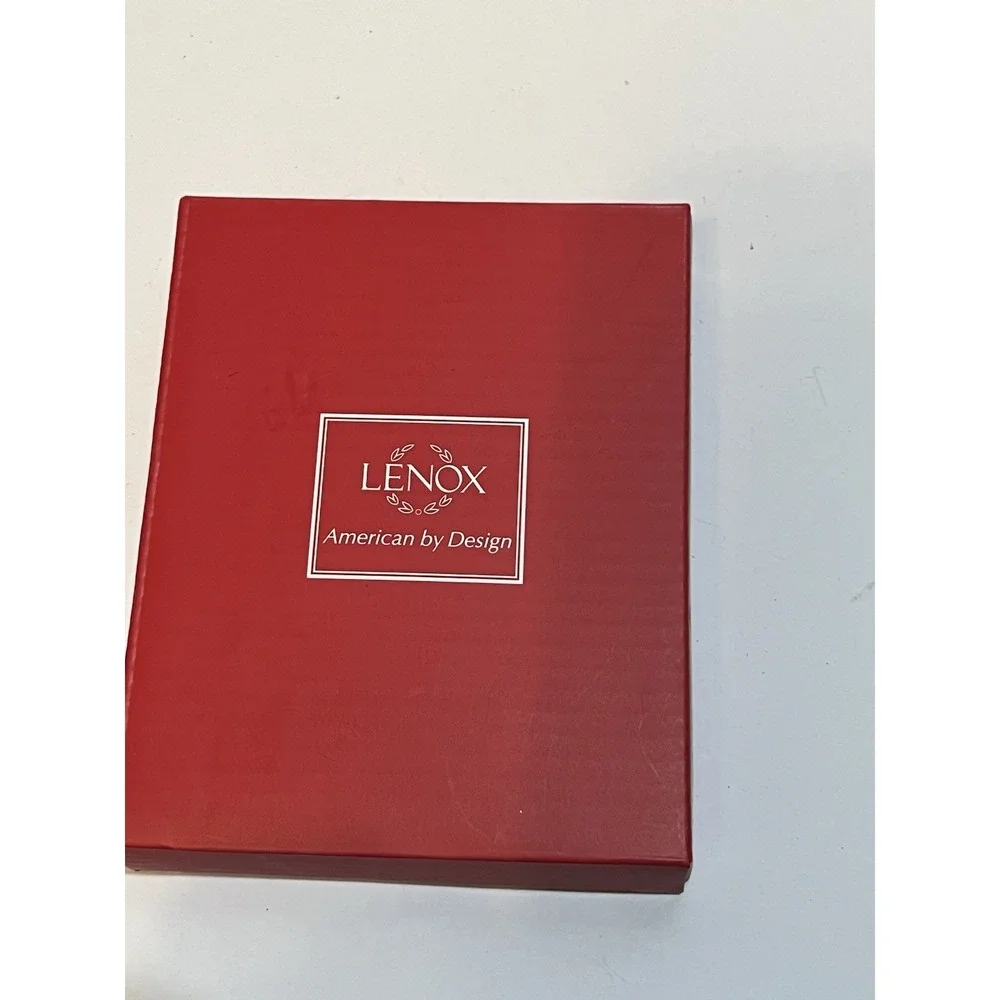Lenox sparkle scroll